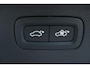 Volvo XC90 T8 Plug-in hybrid AWD Ultra Dark | Bowers & Wilkins Premium Audio | Luchtvering | Nappa Lederen bekleding met ventilatie | 360° Parkeercamera | Semi-Electrische Wegklapbare trekhaak | Panoramadak | Stoelverwarming | Parkeersensoren voor + achter