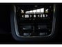 Volvo XC90 T8 Plug-in hybrid AWD Ultra Dark | Bowers & Wilkins Premium Audio | Luchtvering | Nappa Lederen bekleding met ventilatie | 360° Parkeercamera | Semi-Electrische Wegklapbare trekhaak | Panoramadak | Stoelverwarming | Parkeersensoren voor + achter