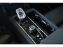 Volvo XC90 T8 Plug-in hybrid AWD Ultra Dark | Bowers & Wilkins Premium Audio | Luchtvering | Nappa Lederen bekleding met ventilatie | 360° Parkeercamera | Semi-Electrische Wegklapbare trekhaak | Panoramadak | Stoelverwarming | Parkeersensoren voor + achter