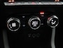 Renault Clio 1.6 E-Tech Hybrid 140 Zen | Trekhaak | Stoelverwarming | Climate control | Cruise control | Parkeersensoren achter | Apple carplay/Android auto |