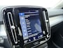 Volvo XC40 T2 130PK Business Pro | Stoel/stuurverwarming + stoelverwarming achter | Achteruitrijcamera | Parkeersensoren voor | Climate control | Applecarplay/ android auto |