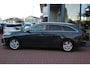 Kia Ceed Sw 1.0 T-GDi DynamicPlusLine | Nw. Distributie | All-Seasons | Carplay | Camera | Stoelverwarming | Cruise & Climate Control | Half-Leder |