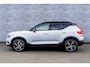 Volvo XC40 1.5 T5 Recharge R-Design | Plug-in Hybrid (PHEV) | Trekhaak | Panoramadak | Harman Kardon Audio | 360 Graden Camera | Parkeersensoren | Stoelverwarming | LED Koplampen Adaptief | Keyless Entry | Elektrische Achterklep | Cruise Control | BLIS | Navigatie