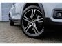 Volvo XC40 1.5 T5 Recharge R-Design | Plug-in Hybrid (PHEV) | Trekhaak | Panoramadak | Harman Kardon Audio | 360 Graden Camera | Parkeersensoren | Stoelverwarming | LED Koplampen Adaptief | Keyless Entry | Elektrische Achterklep | Cruise Control | BLIS | Navigatie