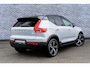 Volvo XC40 1.5 T5 Recharge R-Design | Plug-in Hybrid (PHEV) | Trekhaak | Panoramadak | Harman Kardon Audio | 360 Graden Camera | Parkeersensoren | Stoelverwarming | LED Koplampen Adaptief | Keyless Entry | Elektrische Achterklep | Cruise Control | BLIS | Navigatie