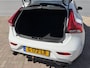 Volvo V40 1.5 T3 Polar+ Sport R-design | Nieuw Binnen! | Carplay | Pano | Stoelverwarming | Trekhaak |