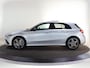 Mercedes-Benz A-klasse 250e Business Solution AMG | Panoramaschuifdak | Premium Plus | Head-up display | Dodehoekassistent |