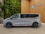 Ford Transit Custom Plug-in-Hybrid Grey Platinum Dubbel Cabine | 360 cam. | 5-zits | Sportpakket | Fiscaal aantrekkelijk | 1-fase laadkabel mode 3 16A, 10 meter (PHEV) | 12-weg verstel- en verwarmbare AGR bestuurdersstoel i.c.m. 8-weg passagiersstoel (Limited) | 17 inch lichtmetalen velgen (Carbonised Grey)