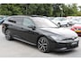 Volkswagen Passat Variant 1.5 eHybrid 272pk R-Line DSG Automaat Black Style / Panorama schuifdak / Leder / Head up / Harman Kardon 700W / IQ LED / LM 19 inch / Wegkl trekhaak Garantie tot 11-09-2030 // 100.000km