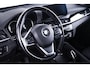 BMW X1 sDrive20i xLine - Trekhaak - Panoramadak - Elektrisch verstelbare/verwarmde stoelen - Head up - Elektrische achterklep - Cruise control - Sportstoelen - Stuurwielrand verwarmd - Navigatiesysteem Plus -