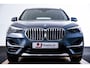 BMW X1 sDrive20i xLine - Trekhaak - Panoramadak - Elektrisch verstelbare/verwarmde stoelen - Head up - Elektrische achterklep - Cruise control - Sportstoelen - Stuurwielrand verwarmd - Navigatiesysteem Plus -