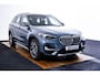 BMW X1 sDrive20i xLine - Trekhaak - Panoramadak - Elektrisch verstelbare/verwarmde stoelen - Head up - Elektrische achterklep - Cruise control - Sportstoelen - Stuurwielrand verwarmd - Navigatiesysteem Plus -