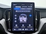 Volvo XC60 T6 Plug-in hybrid AWD Ultra Black Edition | Luchtvering | Head-up | Bowers & Wilkens | Stoel ventilatie + verwarming | Trekhaak |
