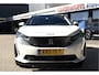 Peugeot 3008 Benzine 130 Pk Automaat * Road Trip Special Edition * = Luxe Allure * * Dodehoekbewaking * Camera Voor en Achterzijde * Leder Alcantara Bekleding * Navigatie * L.M. Velgen * Adaptive Cruise Control * Climate Control * Keyless Start * Vingerhoets; Vierde Generatie Eersteklas Service. Al meer dan 100 jaar een begrip in de Brabantse Kempen