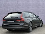 Volvo V90 2.0 T8 Plug-in hybrid AWD Ultra Dark | SOH: 100% | 4 seizoen banden | Extra getint glas | Gelaagd glas | Trekhaak | Luchtvering | Bowers & Wilkins | Massage | Stoel Koeling | 360° Camera | Adaptieve cruise | Stoel/stuur verwarming |
