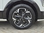 Kia Niro EV e-Niro ExecutiveLine 64.8 kWh / SOH 100% / CCS snelladen / Head Up Display / Harman/Kardon Audio Systeem / Trekhaak vast / Glazen schuif- en kanteldak / Stuur- Stoel & Achterbank verwarming / Achteruitrijcamera / Apple Carplay Android Auto /
