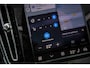 Volvo EX40 Single Motor Extended Range Ultra 82 kWh | Black Edition | Europa | Schuif-/Kanteldak | Harman Kardon Audio | Adaptieve Cruise Control | Stuur-/Stoelverwarming V+A | Warmtepomp | Getint Glas |
