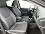 Toyota Yaris 1.5 Hybrid 115 Dynamic Comfort Pack | BTW voertuig | Stoel+Stuurverwarming | Dodehoek detectie | Parkeersensoren voor+achter | Draadloze telefoonlader | Navigatie | Apple CarPlay/Android Auto | Cruise Control Adaptive |