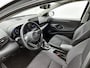 Toyota Yaris 1.5 Hybrid 115 Dynamic Comfort Pack | BTW voertuig | Stoel+Stuurverwarming | Dodehoek detectie | Parkeersensoren voor+achter | Draadloze telefoonlader | Navigatie | Apple CarPlay/Android Auto | Cruise Control Adaptive |