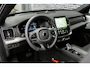 Volvo XC90 T8 Plug-in hybrid AWD Ultra Executive Black Edition | Bowers & Wilkins Audio | Luchtvering | SoH 100% | Google | Long Range | Ventilatie Voorstoelen | Trekhaak | Head-Up Display | Stoel-/Stuurverwarming | Adaptieve Cruise Control | 360 Camera | Massage | Gelamineerde Zijruiten Rondom | Getint Glas | Keyless | Memory | Elek. Achterklep | 22" LM