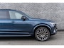 Volvo XC90 T8 Plug-in hybrid AWD Ultra Black Ed. Exec. | Google | Long Range | Ventilatie Voorstoelen | Bowers & Wilkins Audio | Trekhaak | Luchtvering | Head-Up Display | Stoel-/Stuurverwarming | Adaptieve Cruise Control | 360 Camera | Massage | Gelamineerde Zijruiten Rondom | Getint Glas | Keyless | Memory | Elek. Achterklep | 22" LM