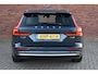 Volvo V60 T6 350PK Plug-in hybrid AWD Essential Bright | Moritz leder | 19 inch | All-season banden | Trekhaak