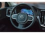 Volvo V60 T6 350PK Plug-in hybrid AWD Essential Bright | Moritz leder | 19 inch | All-season banden | Trekhaak