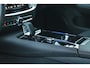Volvo V60 T6 350PK Plug-in hybrid AWD Essential Bright | Moritz leder | 19 inch | All-season banden | Trekhaak
