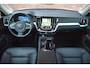 Volvo V60 T6 350PK Plug-in hybrid AWD Essential Bright | Moritz leder | 19 inch | All-season banden | Trekhaak