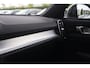 Volvo XC40 T5 Recharge Plus Dark | Stoelverwarming | Trekhaak | H/K | Parkeercamera | Glossy Black | Keyless