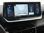 Peugeot e-2008 EV 136pk Allure Pack 50 kWh Automaat | 1ste Eigenaar | Navigatie | Climate Control | Adaptieve Cruise Control | 17"LMV | LED | Camera | Apple Carplay/Android Auto |