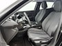 Peugeot e-2008 EV 136pk Allure Pack 50 kWh Automaat | 1ste Eigenaar | Navigatie | Climate Control | Adaptieve Cruise Control | 17"LMV | LED | Camera | Apple Carplay/Android Auto |