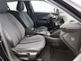 Peugeot e-2008 EV 136pk Allure Pack 50 kWh Automaat | 1ste Eigenaar | Navigatie | Climate Control | Adaptieve Cruise Control | 17"LMV | LED | Camera | Apple Carplay/Android Auto |