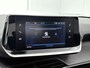 Peugeot 2008 1.2 Puretech 96kW S&S Allure | APPLE CARPLAY | ANDROID AUTO | ACHTERUITRIJCAMERA | PARKEERSENSOREN | STOELVERWARMING | DAB RADIO | NAVIGATIE | CRUISE CONTROL | RIJSTROOKHULP | LICHTMETALEN VELGEN |