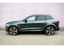 Volvo XC60 T8 Plug-in hybrid AWD Ultra Dark Exec. Ed. | Google | Long Range | Panoramadak | Bowers & Wilkins Audio | Massagefunctie | Keyless | Luchtvering | Stoelverwarming & Ventilatie | Head-Up Display | Getint Glas | Elek. Achterklep | Stuurverwarming | Memory | LED Koplampen | 22" LM