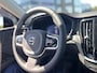 Volvo V60 T6 Plug-in hybrid AWD Plus Dark | 18 Inch Velgen | Climate Pack | Harman Kardon | Adaptive Cruise Control |