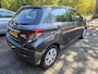 Toyota Yaris 1.3 VVT-i Aspiration | 2E EIGENAAR | 3/6 OF 12MND GARANTIE | NAVI | CAMERA | AIRCO | NW APK |