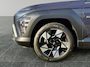 Hyundai Kona Premium Sky 1.6 GDI HEV 137pk | DEMOMODEL | SCHUIF/KANTELDAK | FULL LED | PREMIUM LEDER | ADAPTIVE CRUISE | 360° CAMERA | STOELVERW. + KOELING |