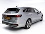 Volkswagen Passat Variant 1.5 eHybrid Elegance Bus. 204 PK | Elec. trekhaak | Stoel- & Stuurverwarming | Ergo stoelen met memory | All-season, Adaptive cruise, Navigatie, Stoelventilatie, HUD, Elektrische achterklep, DCC