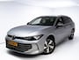 Volkswagen Passat Variant 1.5 eHybrid Elegance Bus. 204 PK | Elec. trekhaak | Stoel- & Stuurverwarming | Ergo stoelen met memory | All-season, Adaptive cruise, Navigatie, Stoelventilatie, HUD, Elektrische achterklep, DCC