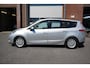 Renault Grand Scenic 2.0 Privilege AUTOMAAT - LUXE - AFN. TREKHAAK - LEDER - STOELVERWARMING - PARKEERSENSOREN V+A - ELEKTR STOEL - NAVI - KEYLESS - BLUETOOTH - DUBBEL PANODAK - CLIMA - CRUISE - LM VELGEN - INKLAPB. SPIEGELS ETC.