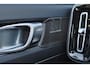 Volvo XC40 B3 Core Business - Harman Kardon - Adaptive Cruise Control met Pilot Assist - BLIS dodehoekassistentie - Voorstoelen en stuurwiel verwarmbaar - Keyless - Elektr. bedienbare achterklep - Parkeersensoren voor & achter - Parkeer camera acter - 18' LMV - Getint glas v.a. de B-stijl - Google Maps geïntegreerd - Apple®CarPlay