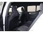Volvo XC40 B3 Core Business - Harman Kardon - Adaptive Cruise Control met Pilot Assist - BLIS dodehoekassistentie - Voorstoelen en stuurwiel verwarmbaar - Keyless - Elektr. bedienbare achterklep - Parkeersensoren voor & achter - Parkeer camera acter - 18' LMV - Getint glas v.a. de B-stijl - Google Maps geïntegreerd - Apple®CarPlay