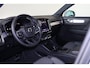 Volvo XC40 B3 Core Business - Harman Kardon - Adaptive Cruise Control met Pilot Assist - BLIS dodehoekassistentie - Voorstoelen en stuurwiel verwarmbaar - Keyless - Elektr. bedienbare achterklep - Parkeersensoren voor & achter - Parkeer camera acter - 18' LMV - Getint glas v.a. de B-stijl - Google Maps geïntegreerd - Apple®CarPlay