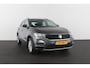 Volkswagen T-Roc 1.0 TSI Style > 110pk/Kleur Indium Grey/Parkeersensoren/navi/All season banden