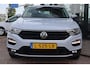 Volkswagen T-Roc 1.5 TSI Style| TREKHAAK | AUTOMAAT | 16"LMV | Bluetooth telefoonvoorbereiding | Bots waarschuwing systeem | Chroom delen exterieur