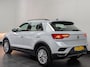 Volkswagen T-Roc 1.5 TSI Style| TREKHAAK | AUTOMAAT | 16"LMV | Bluetooth telefoonvoorbereiding | Bots waarschuwing systeem | Chroom delen exterieur
