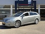 Toyota Avensis Wagon 2.0 VVTi Panoramic Business Special / NL-Auto / 1e-Eigenaar! / Uniek / Panoramadak / Cruise-Control / Trekhaak / Radio-Bluetooth / Navi / Climate-Control / Camera-Achter met PDC / 16'' LMV / ENZ.