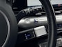 Hyundai Kona 1.6 GDI HEV Comfort Smart Automaat / Fabrieksgarantie tot 2-2030 / Stoel- & Stuurverwarming / Navigatie / Achteruitrijcamera / Adaptive Cruise Control / Climate Control / LED Verlichting /