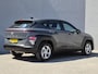 Hyundai Kona 1.6 GDI HEV Comfort / Trekgewicht 1300 kg / Apple Carplay Android Auto / Achteruitrijcamera / Keyless Entry/Start / Adaptief cruise control / Climate control / Parkeersensoren voor en achter / Lichtmetalen wielen 16“ /